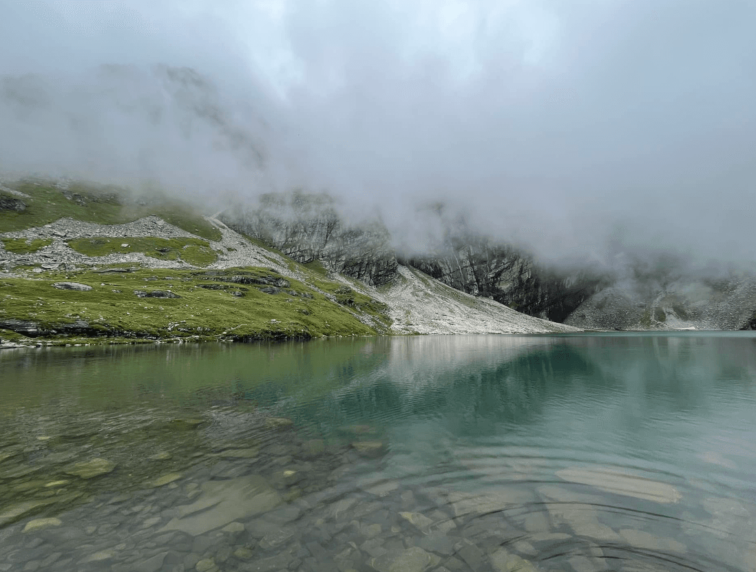 Hemkund Lake