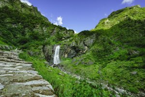 Utttarakhand Trip Trek:  water-fall-en-route-of-valley-of-flower