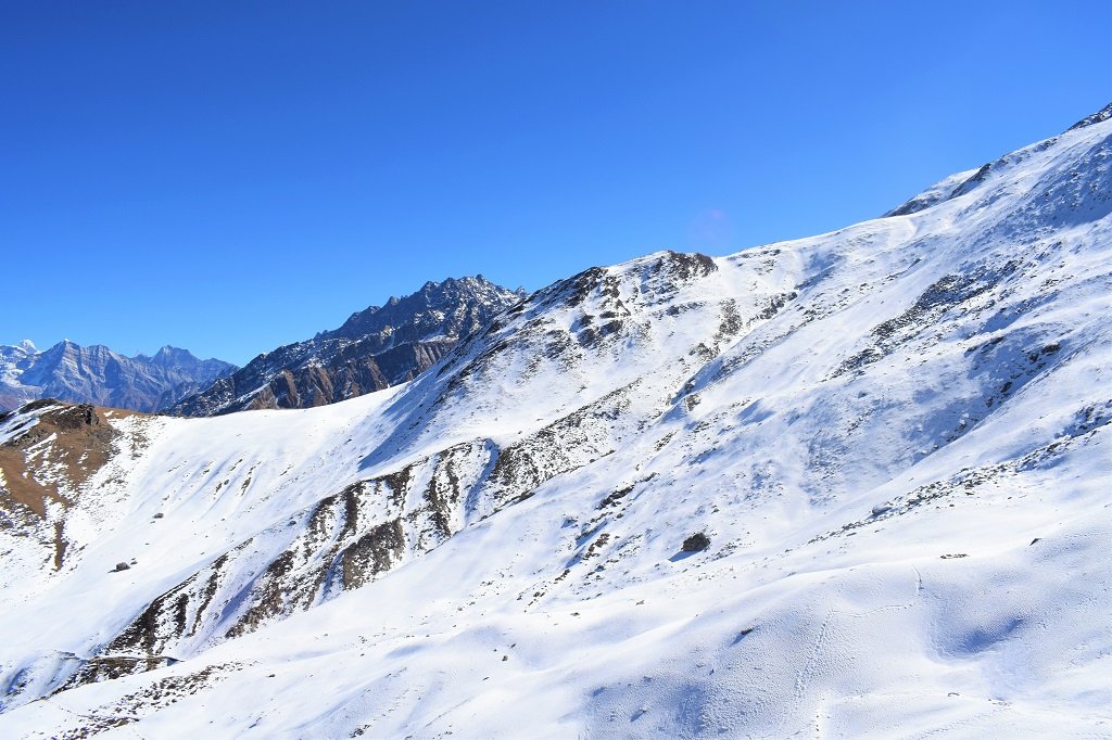 Utttarakhand Trip Trek: Kuari Pass Pangarchulla Peak Trek snow coverd mountains on kuari pass trek