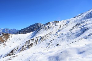 Utttarakhand Trip Trek:  snow coverd mountains on kuari pass trek