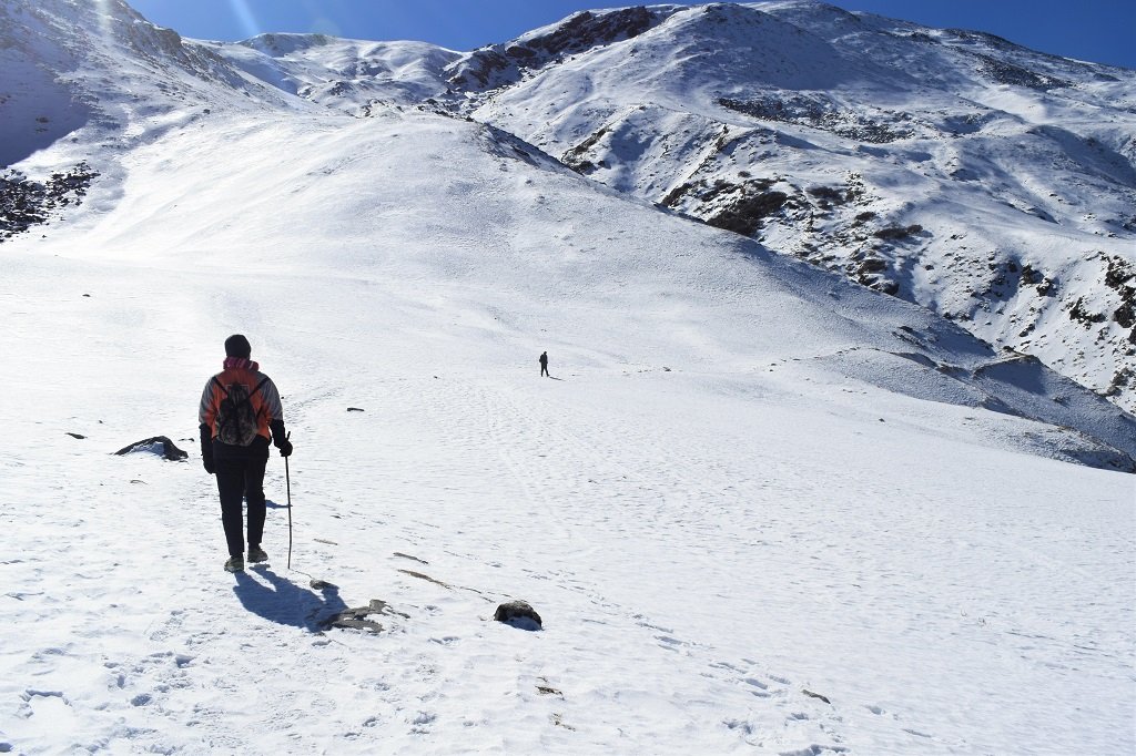 walk on snow at kuari pass trek
